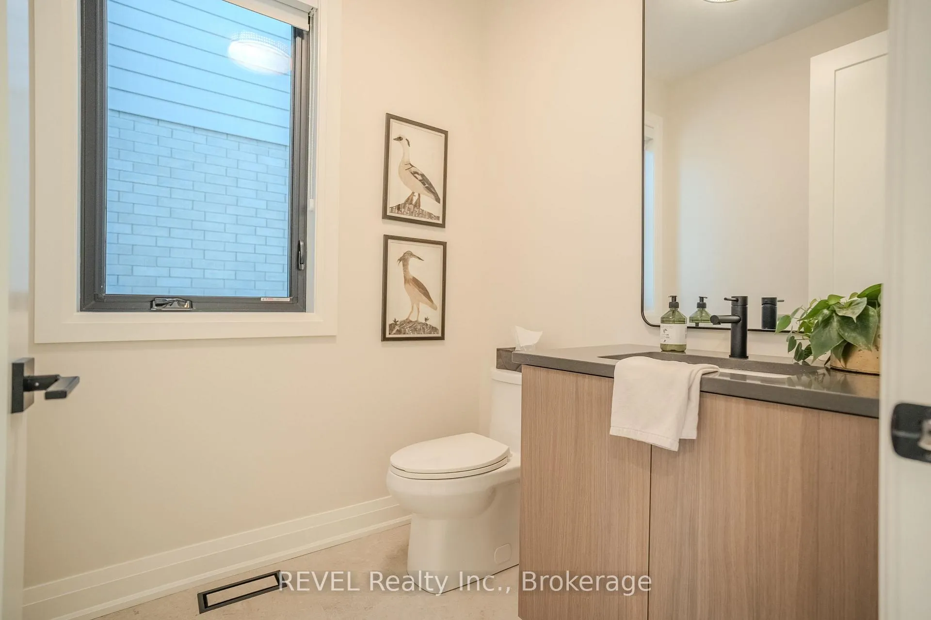 Photo 9 of 21 Arsenault Crescent, Pelham, Fonthill — HOMEH