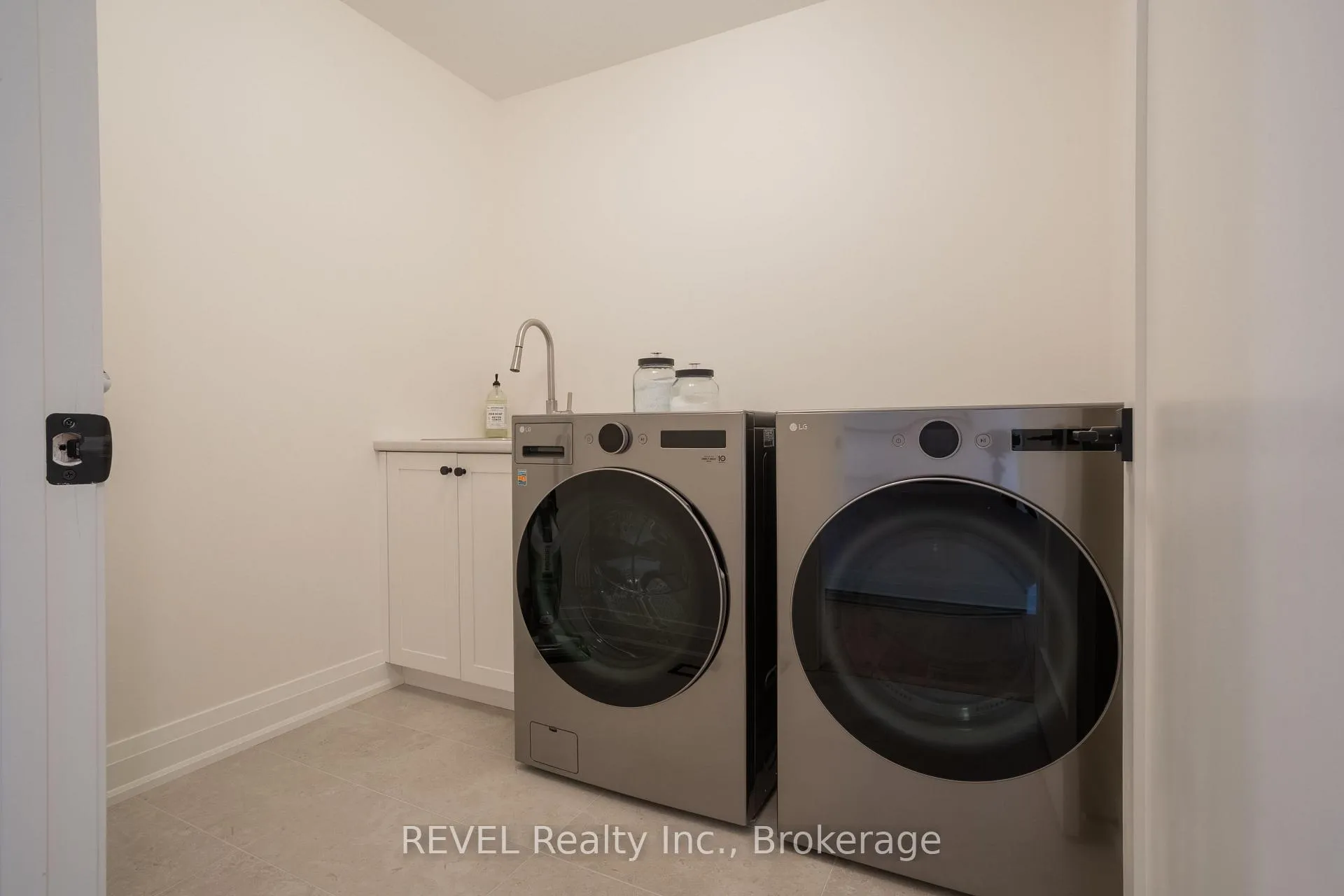Photo 23 of 21 Arsenault Crescent, Pelham, Fonthill — HOMEH