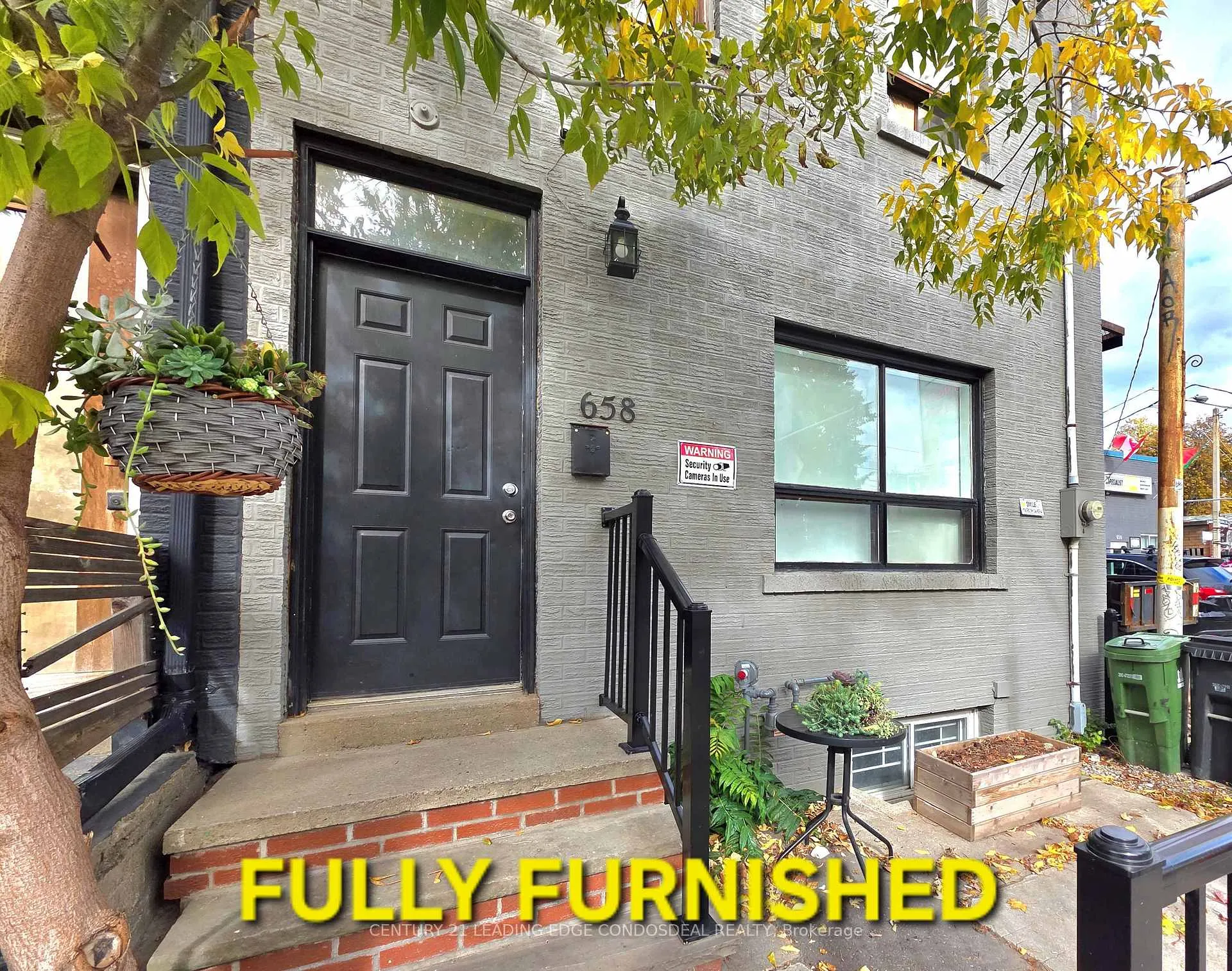 Front of Unit 2B, 658 Dundas Street W