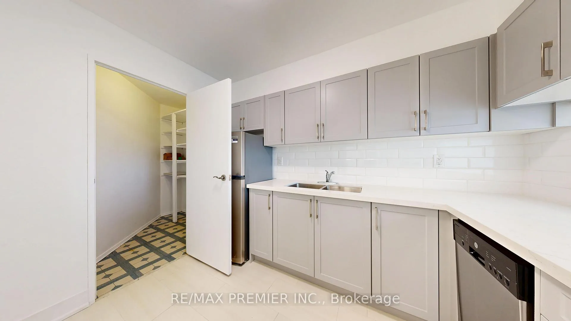 Photo 9 of Unit 1607, 238 Albion Road, Etobicoke, Elms-Old Rexdale — HOMEH