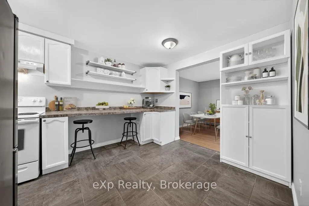 Front of Unit 75, 129 Victoria Road N