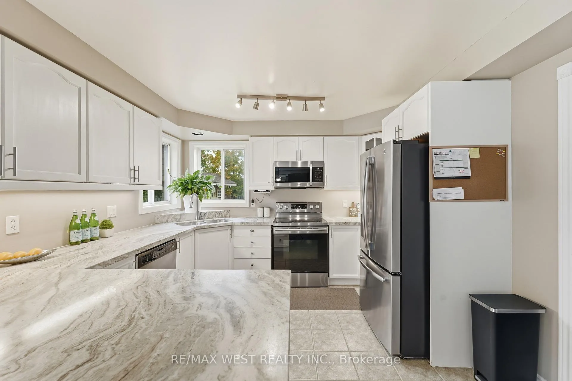 Photo 14 of 30 Ruffet Drive, Barrie, Edgehill Drive — HOMEH