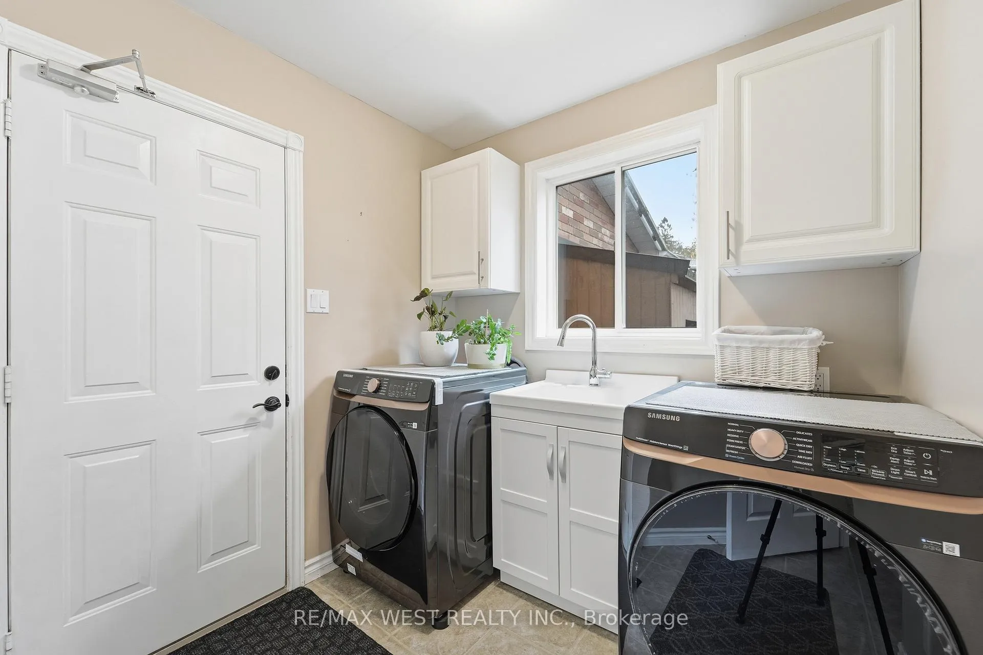 Photo 19 of 30 Ruffet Drive, Barrie, Edgehill Drive — HOMEH