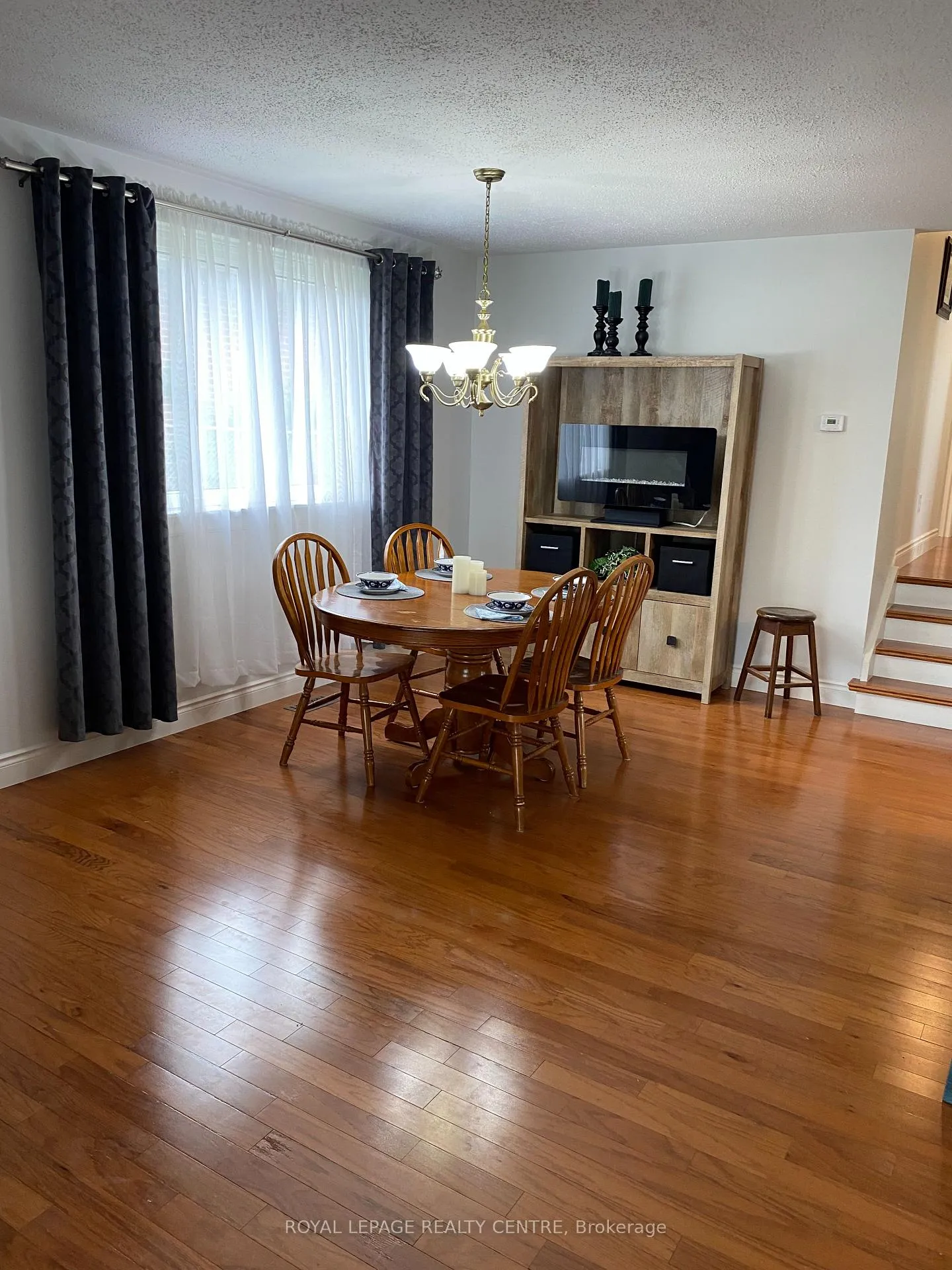 Photo 9 of 35 Aintree Crescent, Brampton, Avondale — HOMEH
