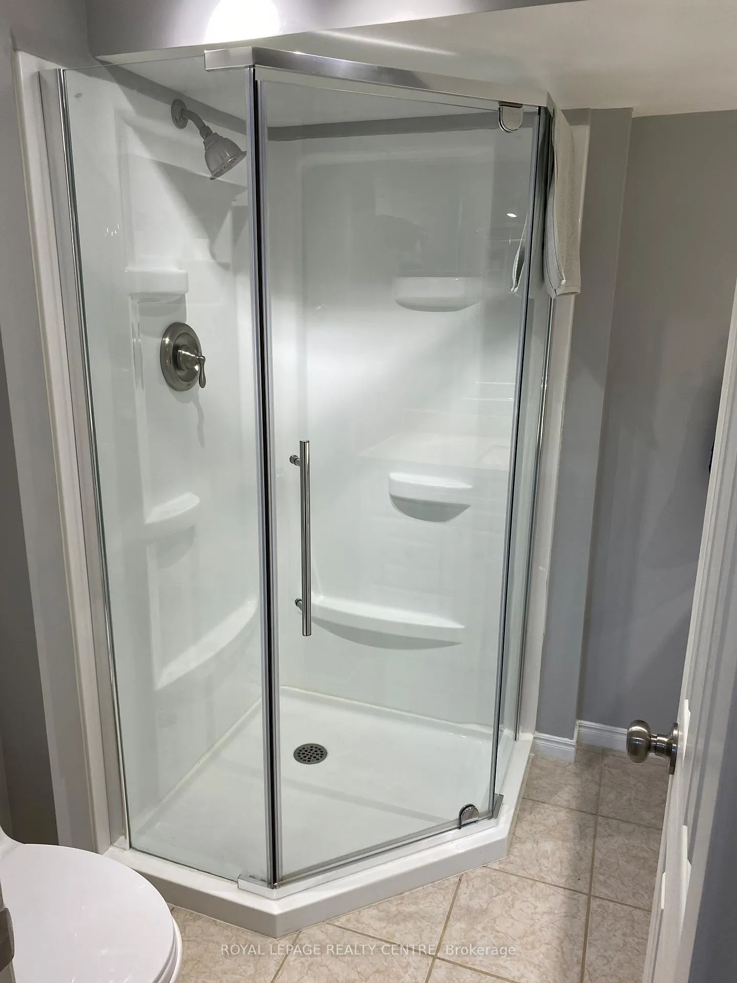 Photo 26 of 35 Aintree Crescent, Brampton, Avondale — HOMEH