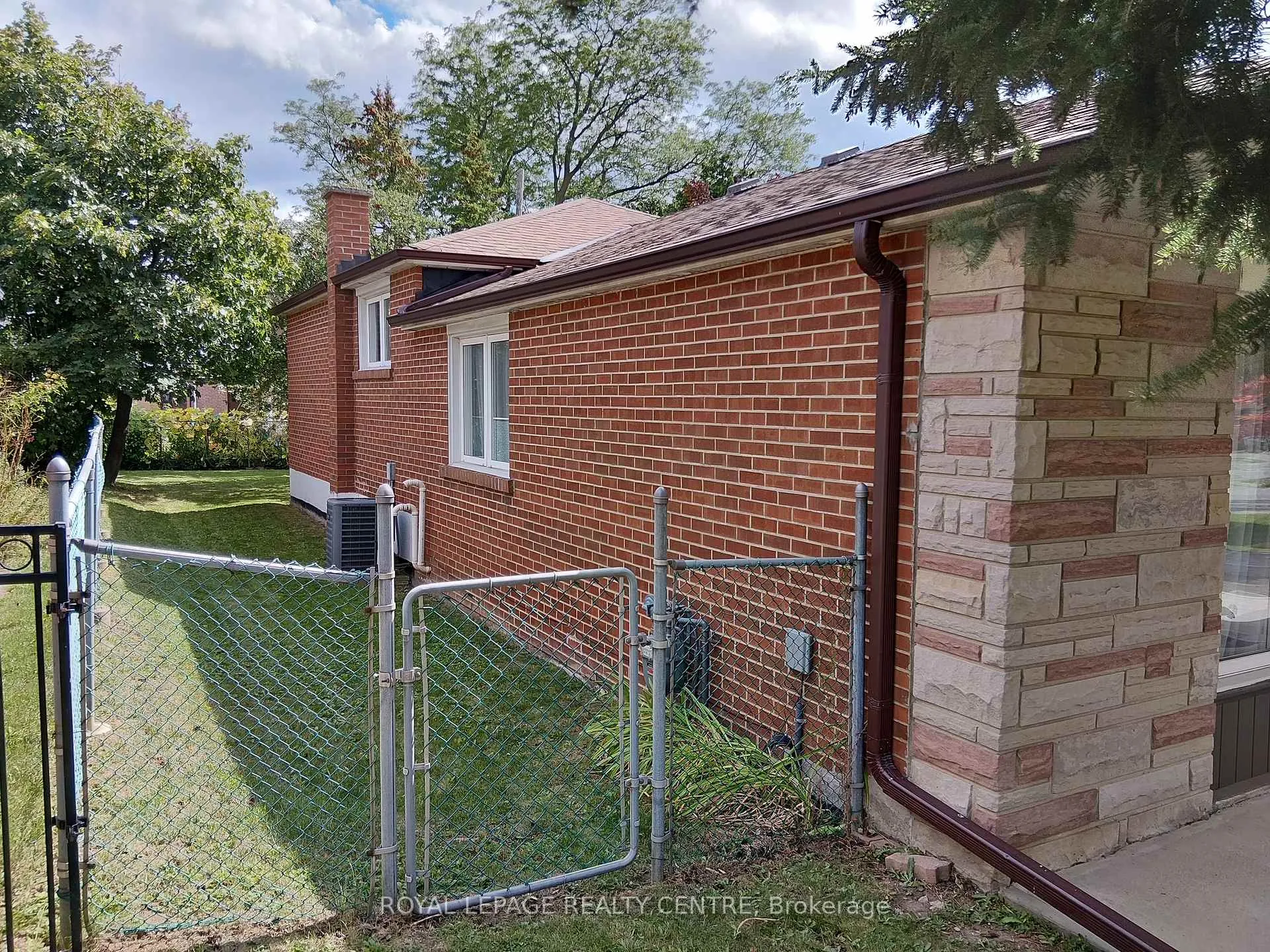 Photo 31 of 35 Aintree Crescent, Brampton, Avondale — HOMEH