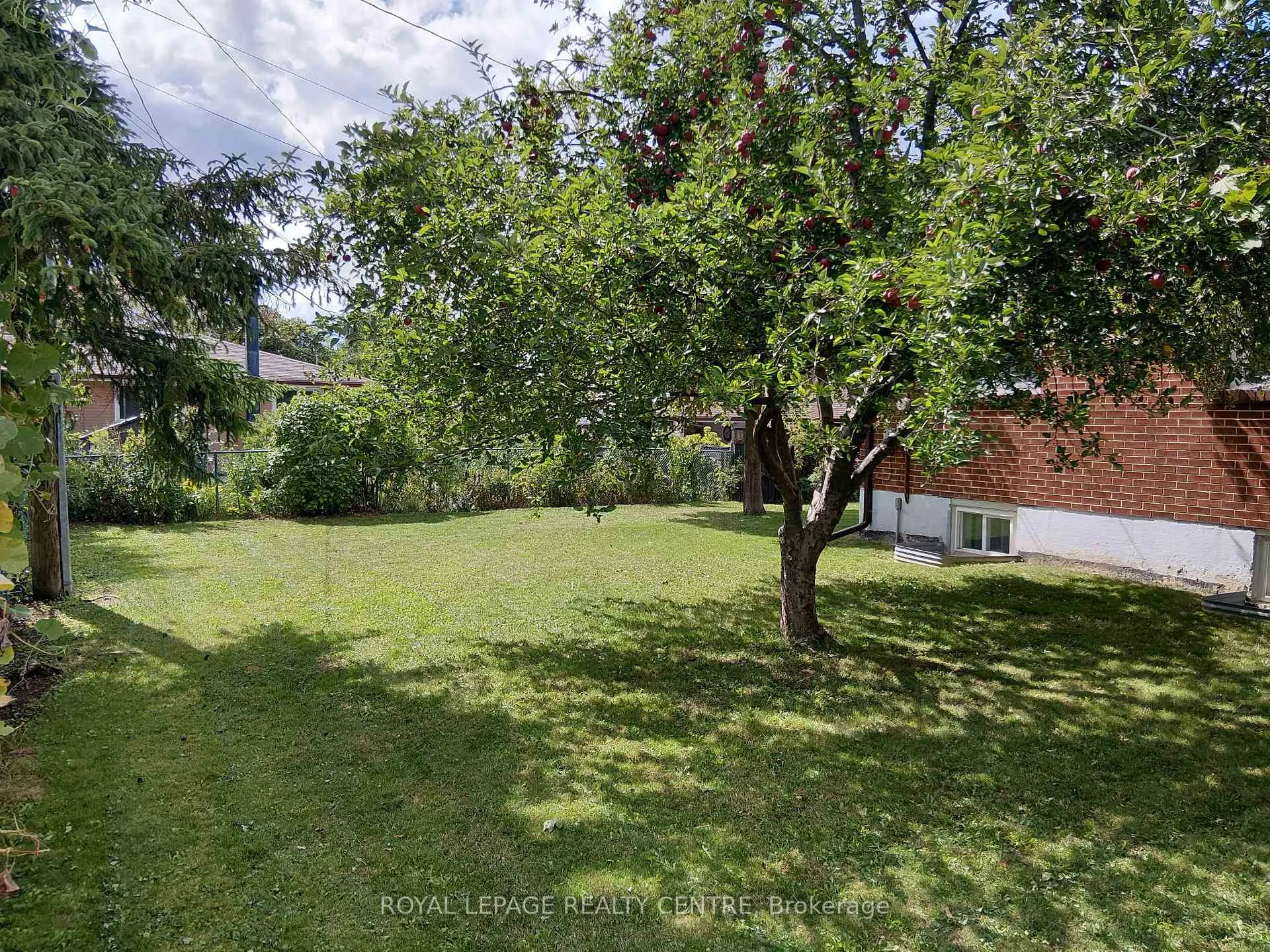 Photo 33 of 35 Aintree Crescent, Brampton, Avondale — HOMEH