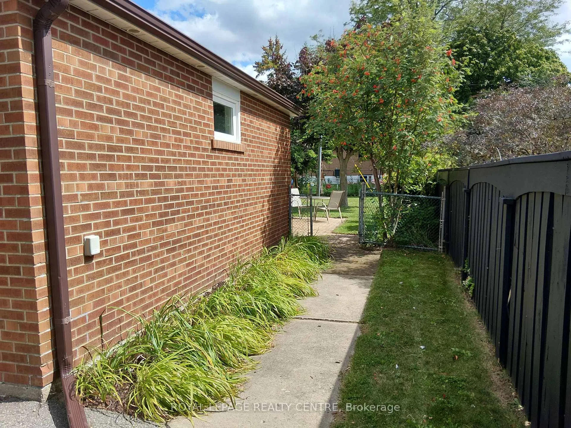 Photo 34 of 35 Aintree Crescent, Brampton, Avondale — HOMEH