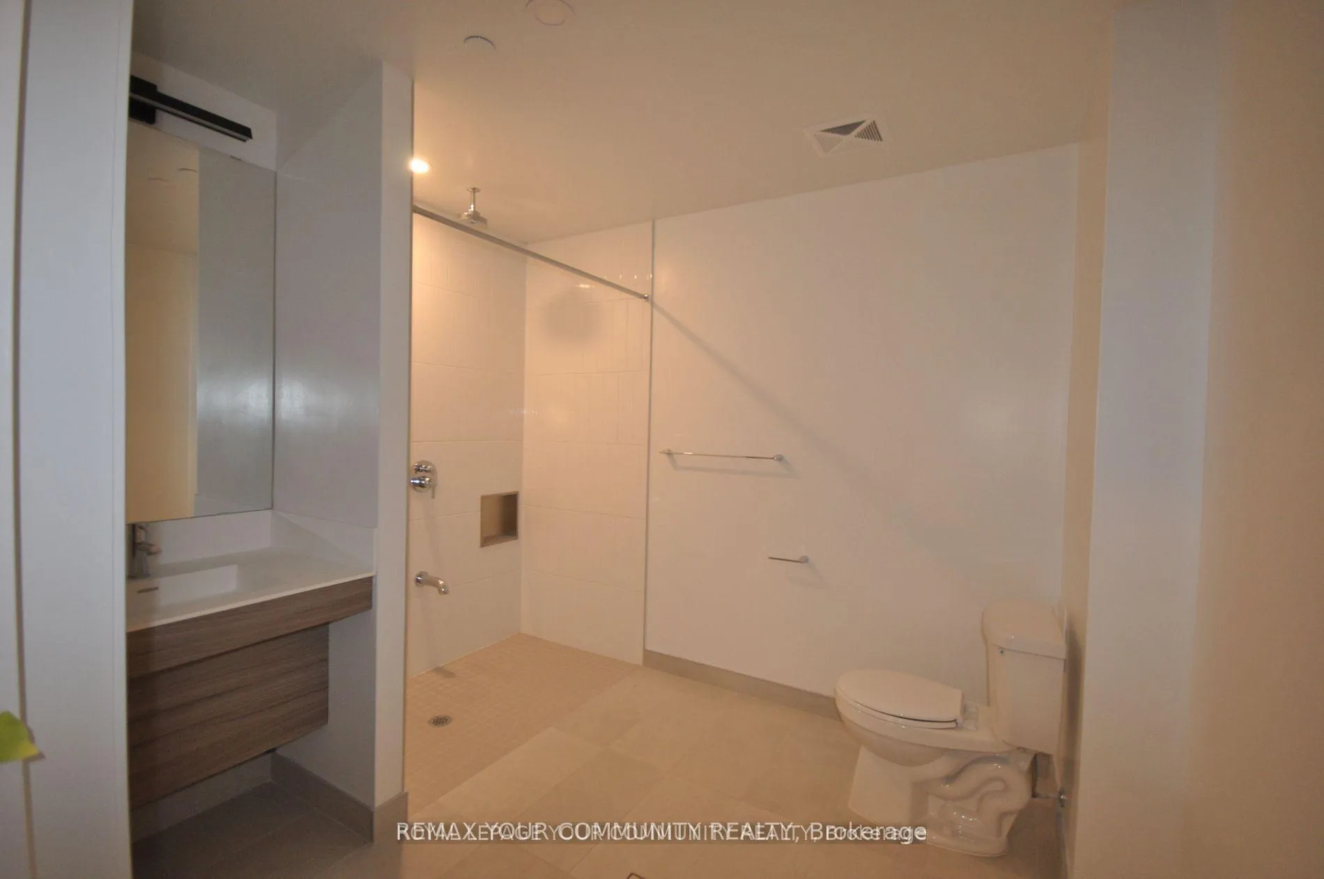 Photo 5 of Unit 310, 7950 Bathurst Street, Vaughan, Beverley Glen — HOMEH