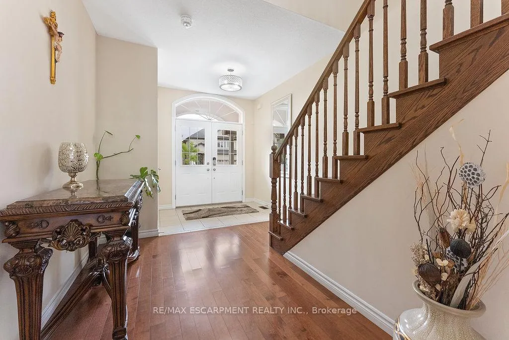 Photo 3 of 67 Bellroyal Crescent, Hamilton, Stoney Creek — HOMEH