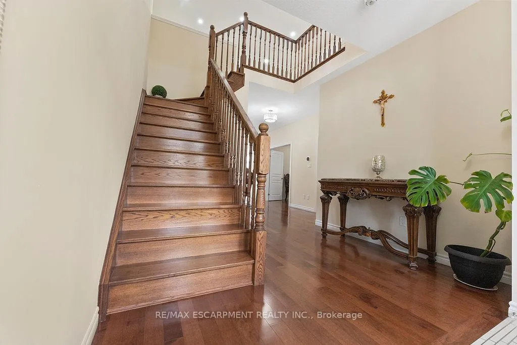 Photo 4 of 67 Bellroyal Crescent, Hamilton, Stoney Creek — HOMEH