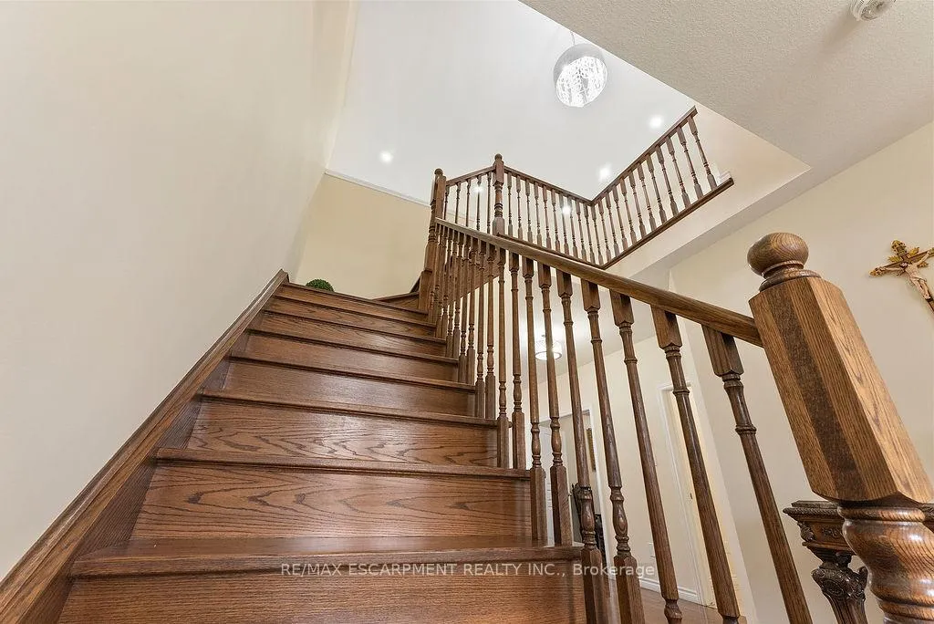Photo 5 of 67 Bellroyal Crescent, Hamilton, Stoney Creek — HOMEH