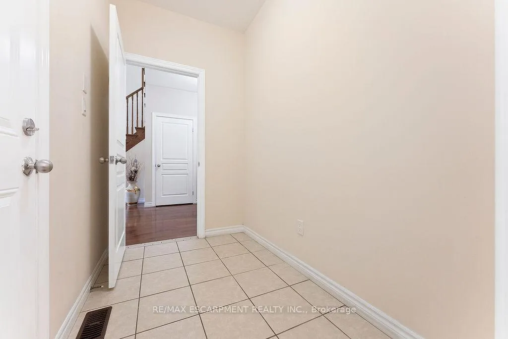 Photo 10 of 67 Bellroyal Crescent, Hamilton, Stoney Creek — HOMEH