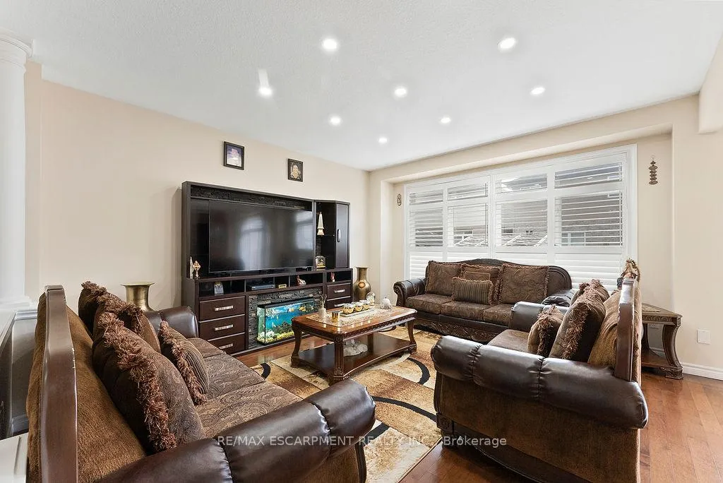 Photo 16 of 67 Bellroyal Crescent, Hamilton, Stoney Creek — HOMEH