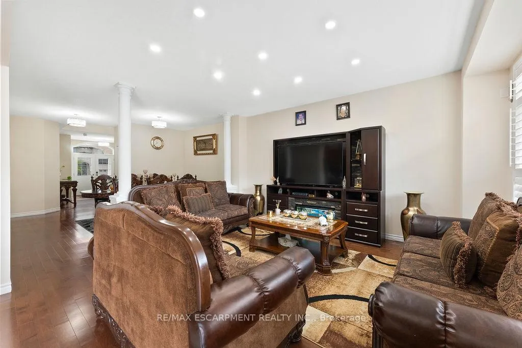 Photo 17 of 67 Bellroyal Crescent, Hamilton, Stoney Creek — HOMEH
