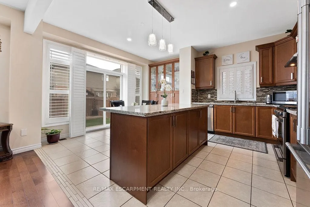 Photo 23 of 67 Bellroyal Crescent, Hamilton, Stoney Creek — HOMEH