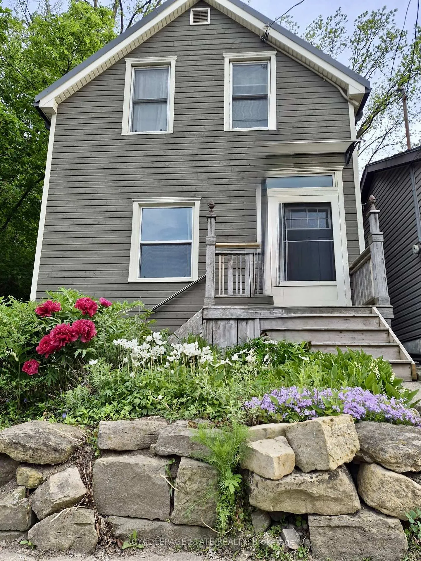 Front of 210 Charlton Avenue E
