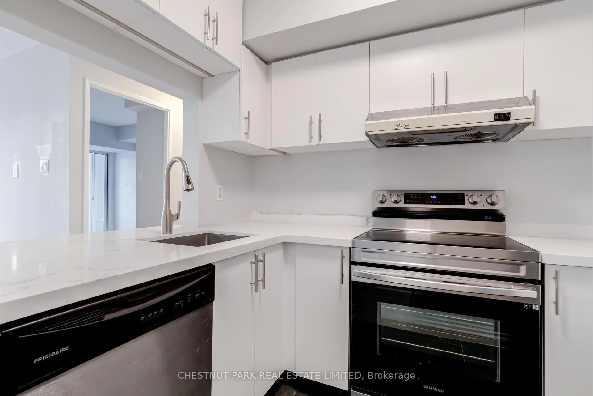 Photo 5 of Unit 306, 92 King Street E, Toronto, Church-Yonge Corridor — HOMEH