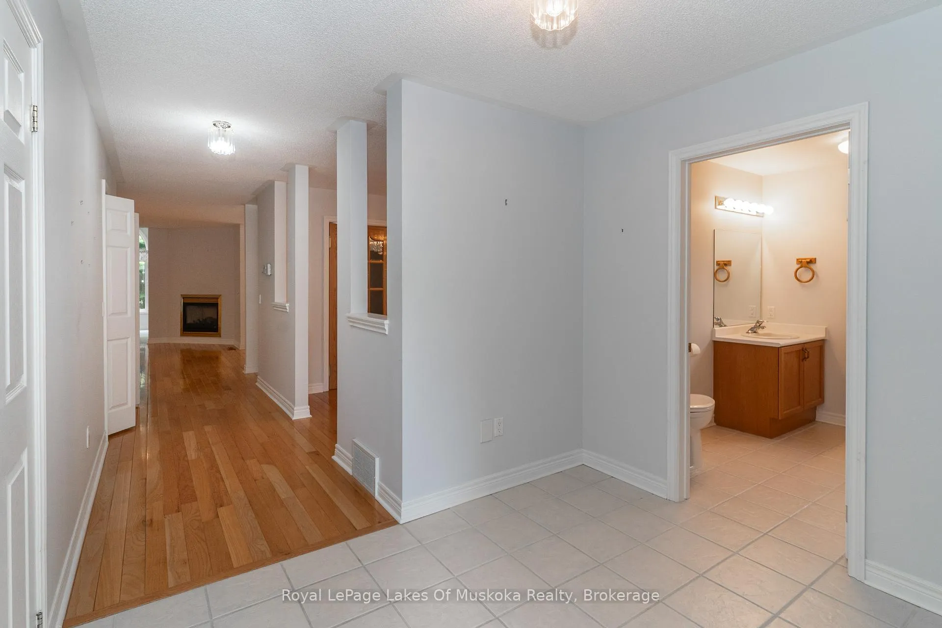 Photo 4 of 25 Stonehedge Close, Gravenhurst, Muskoka (S) — HOMEH