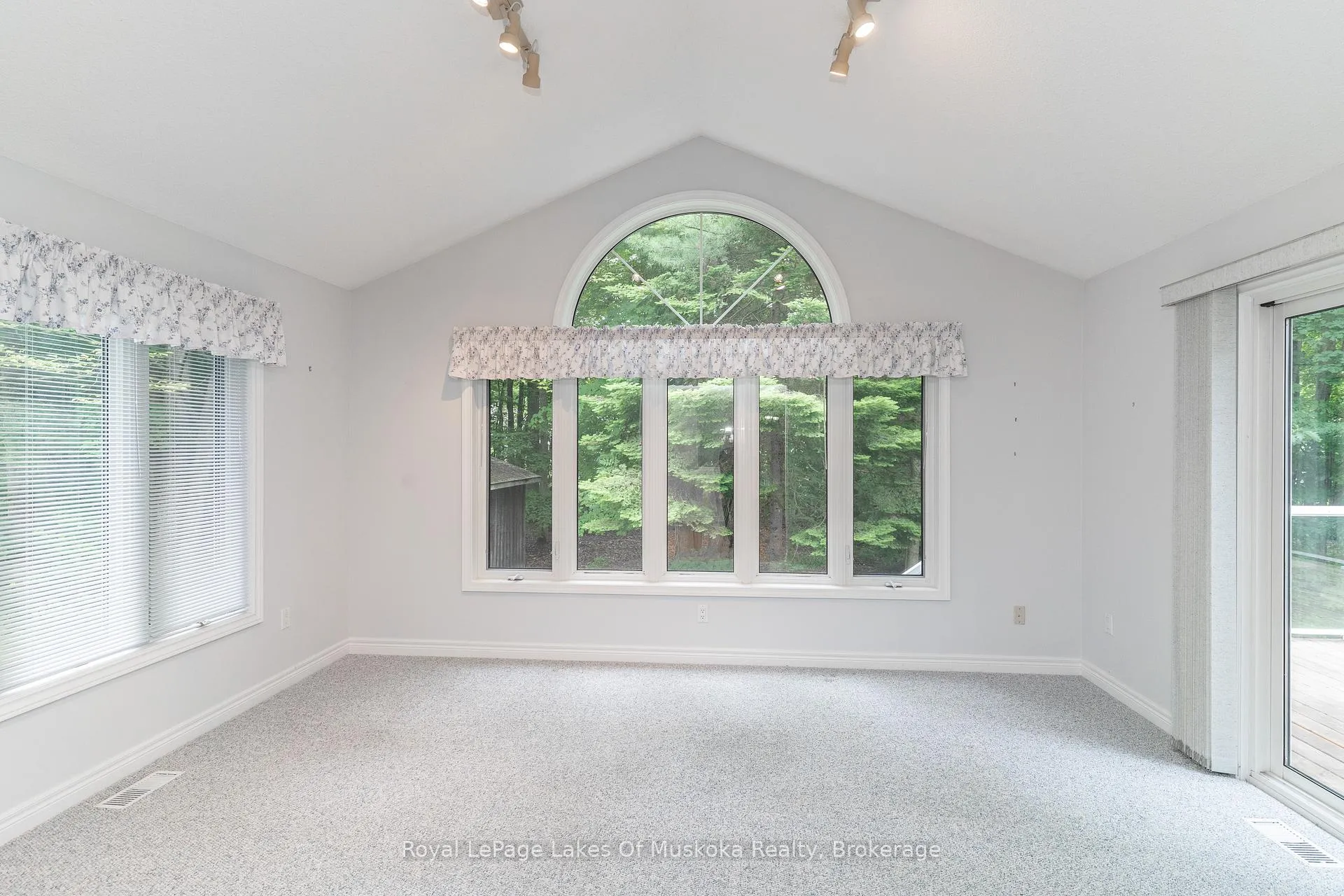 Photo 13 of 25 Stonehedge Close, Gravenhurst, Muskoka (S) — HOMEH