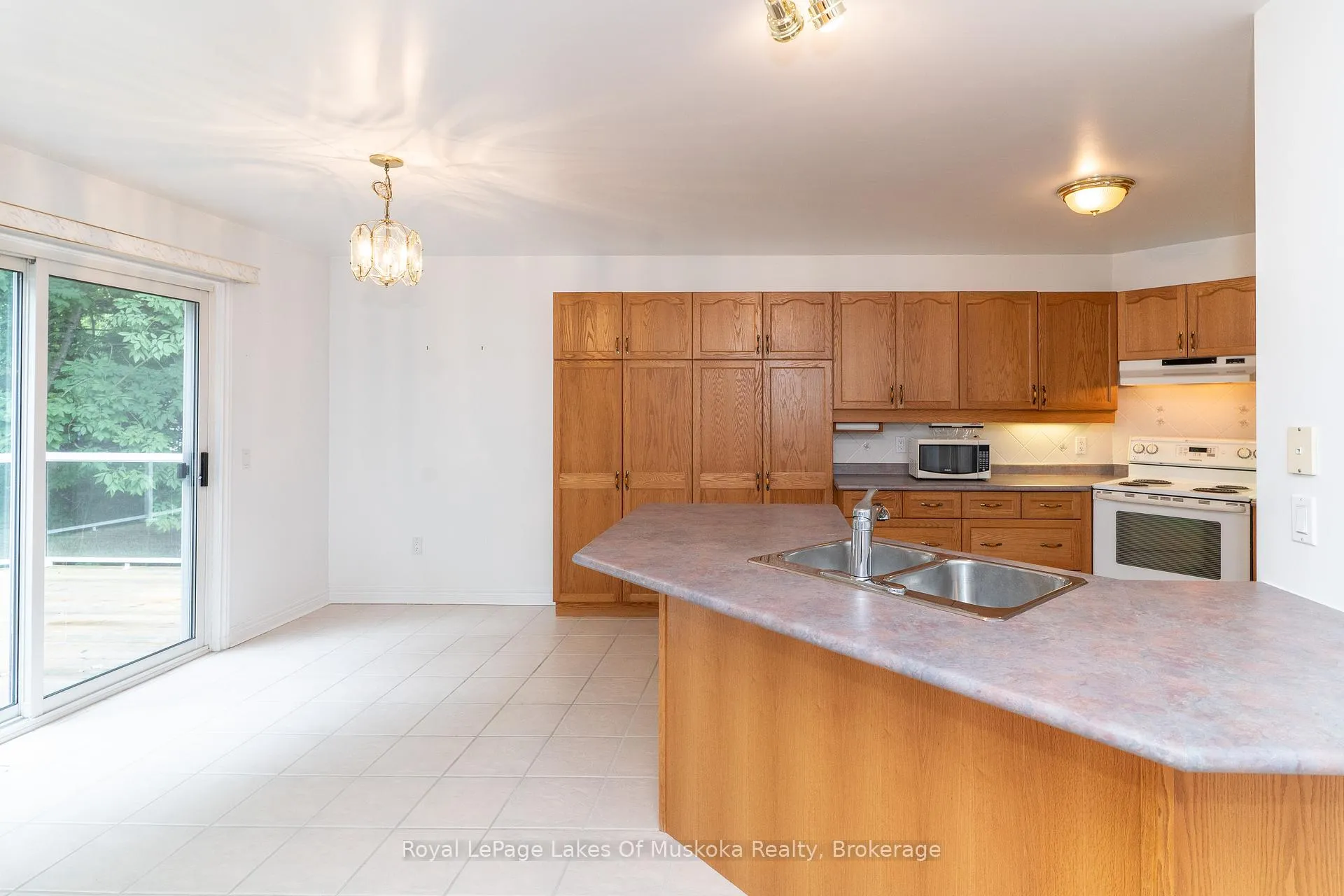 Photo 15 of 25 Stonehedge Close, Gravenhurst, Muskoka (S) — HOMEH