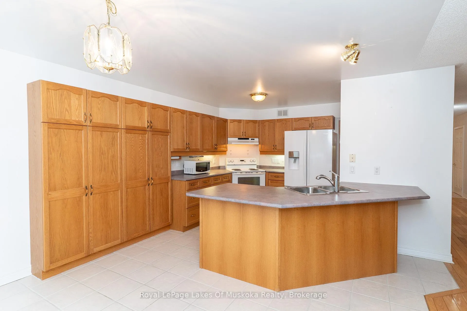 Photo 16 of 25 Stonehedge Close, Gravenhurst, Muskoka (S) — HOMEH