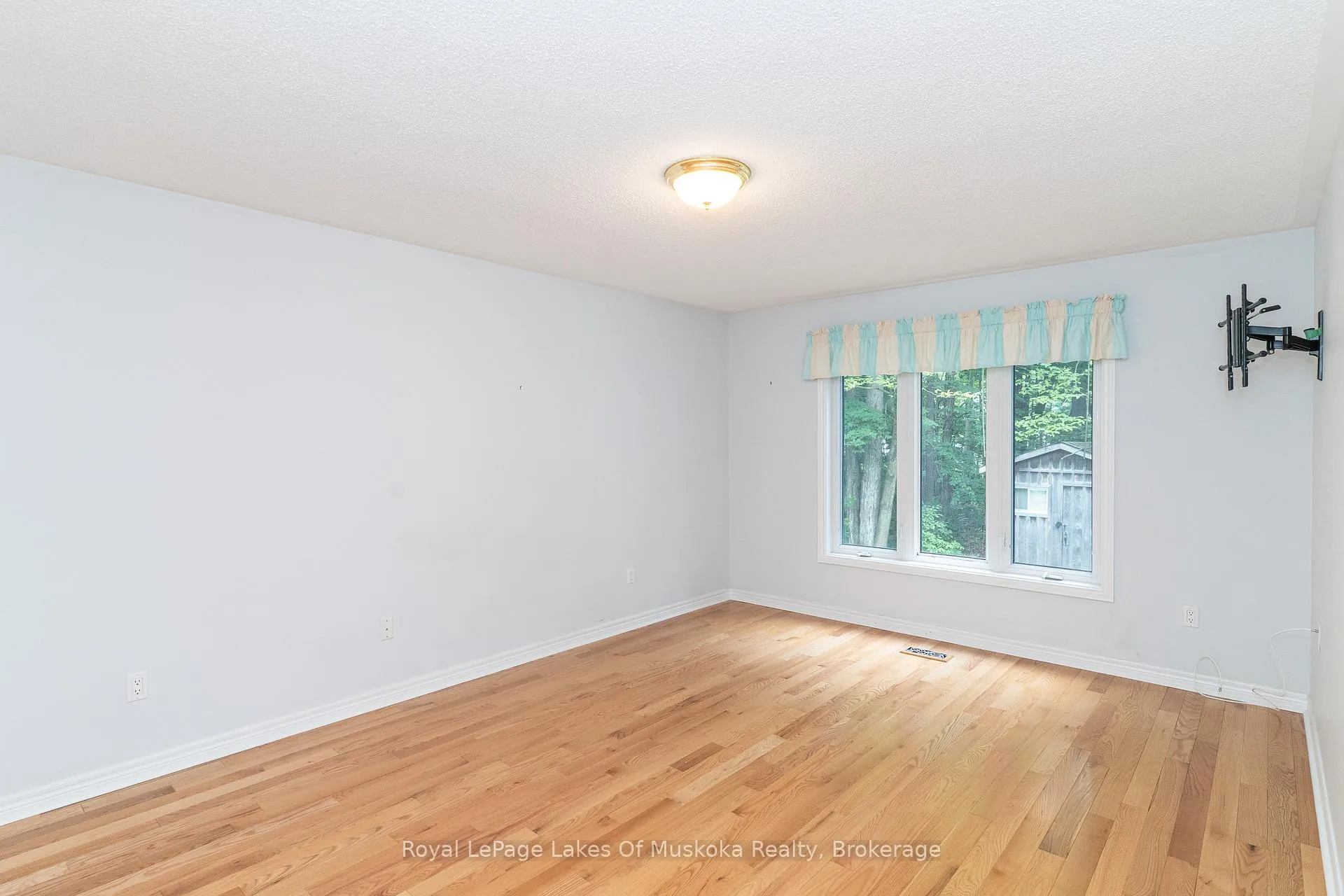 Photo 20 of 25 Stonehedge Close, Gravenhurst, Muskoka (S) — HOMEH