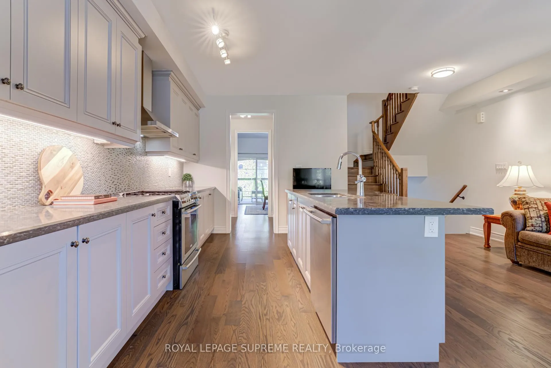 Photo 13 of 53 Dryden Way, Etobicoke, Willowridge-Martingrove-Richview — HOMEH