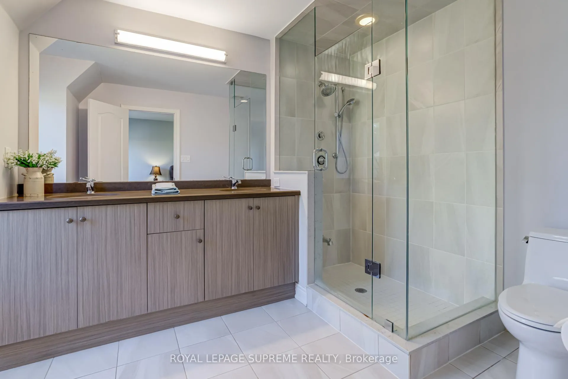 Photo 27 of 53 Dryden Way, Etobicoke, Willowridge-Martingrove-Richview — HOMEH