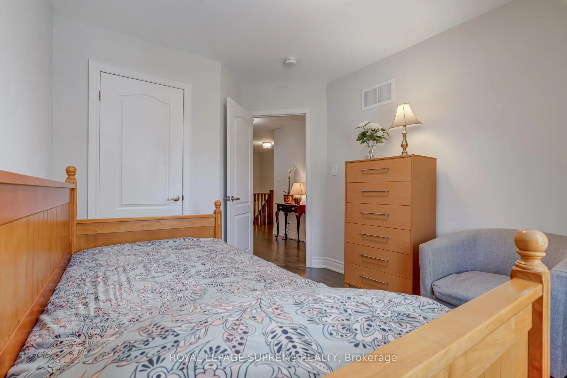 Photo 29 of 53 Dryden Way, Etobicoke, Willowridge-Martingrove-Richview — HOMEH