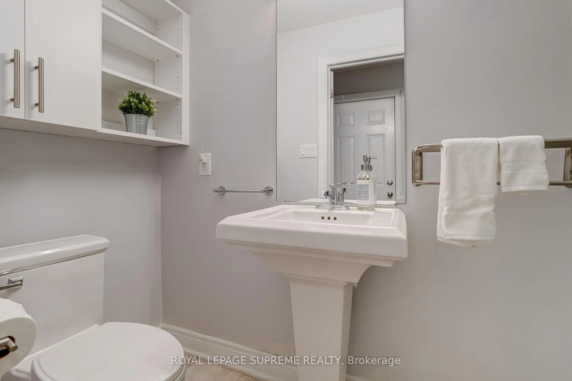 Photo 38 of 53 Dryden Way, Etobicoke, Willowridge-Martingrove-Richview — HOMEH