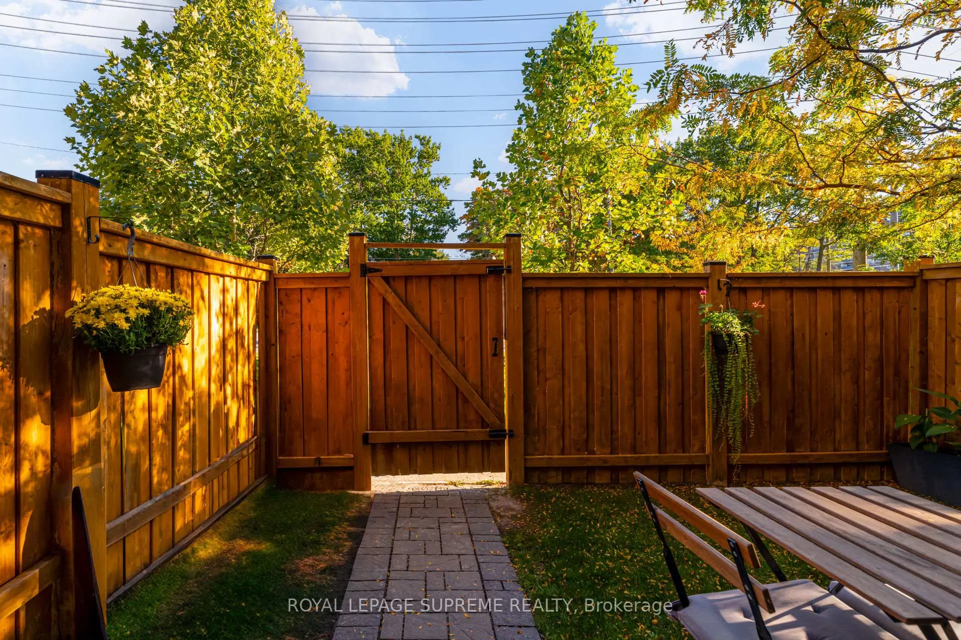 Photo 40 of 53 Dryden Way, Etobicoke, Willowridge-Martingrove-Richview — HOMEH