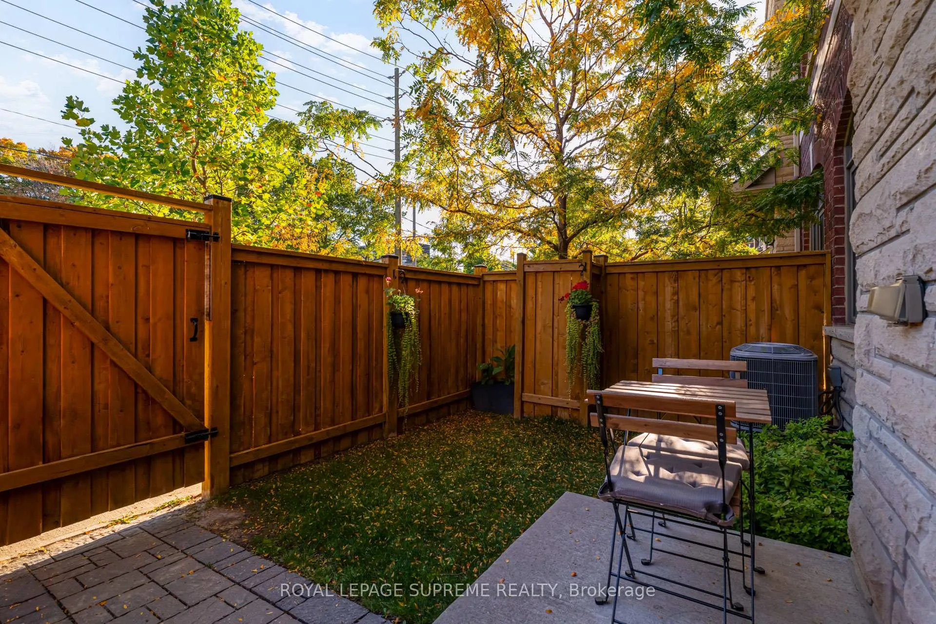 Photo 41 of 53 Dryden Way, Etobicoke, Willowridge-Martingrove-Richview — HOMEH