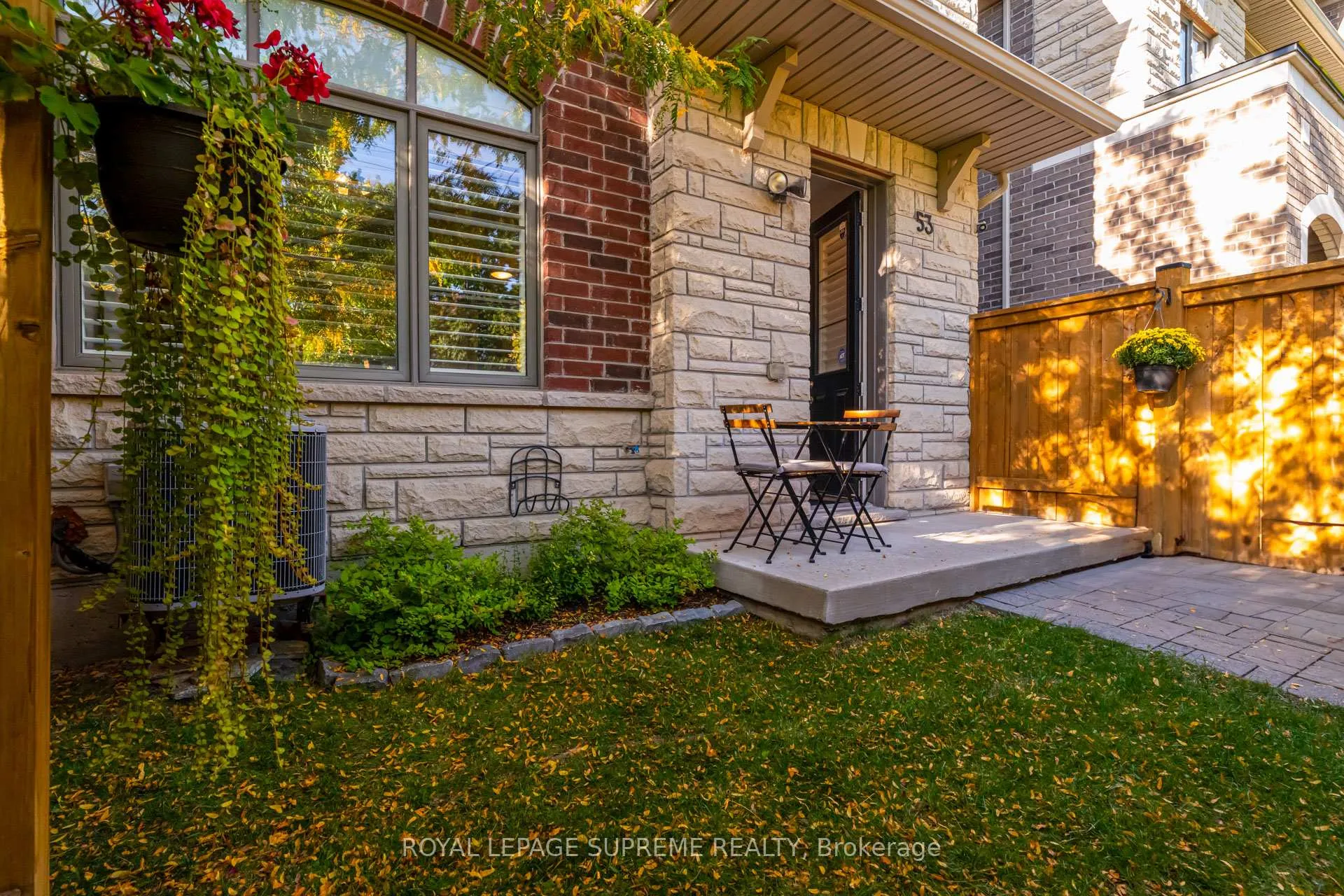 Photo 42 of 53 Dryden Way, Etobicoke, Willowridge-Martingrove-Richview — HOMEH