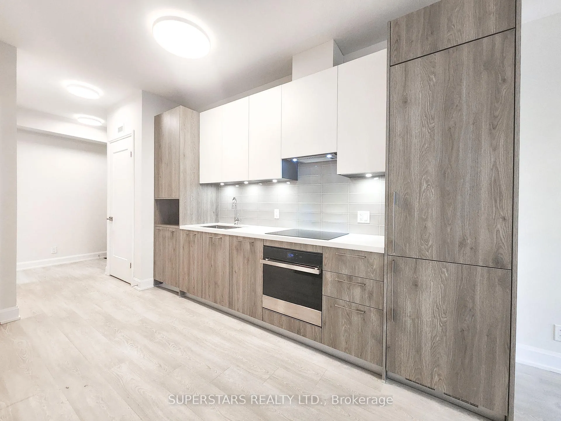Photo 2 of Unit 631, 38 Water Walk Drive, Markham, Unionville — HOMEH