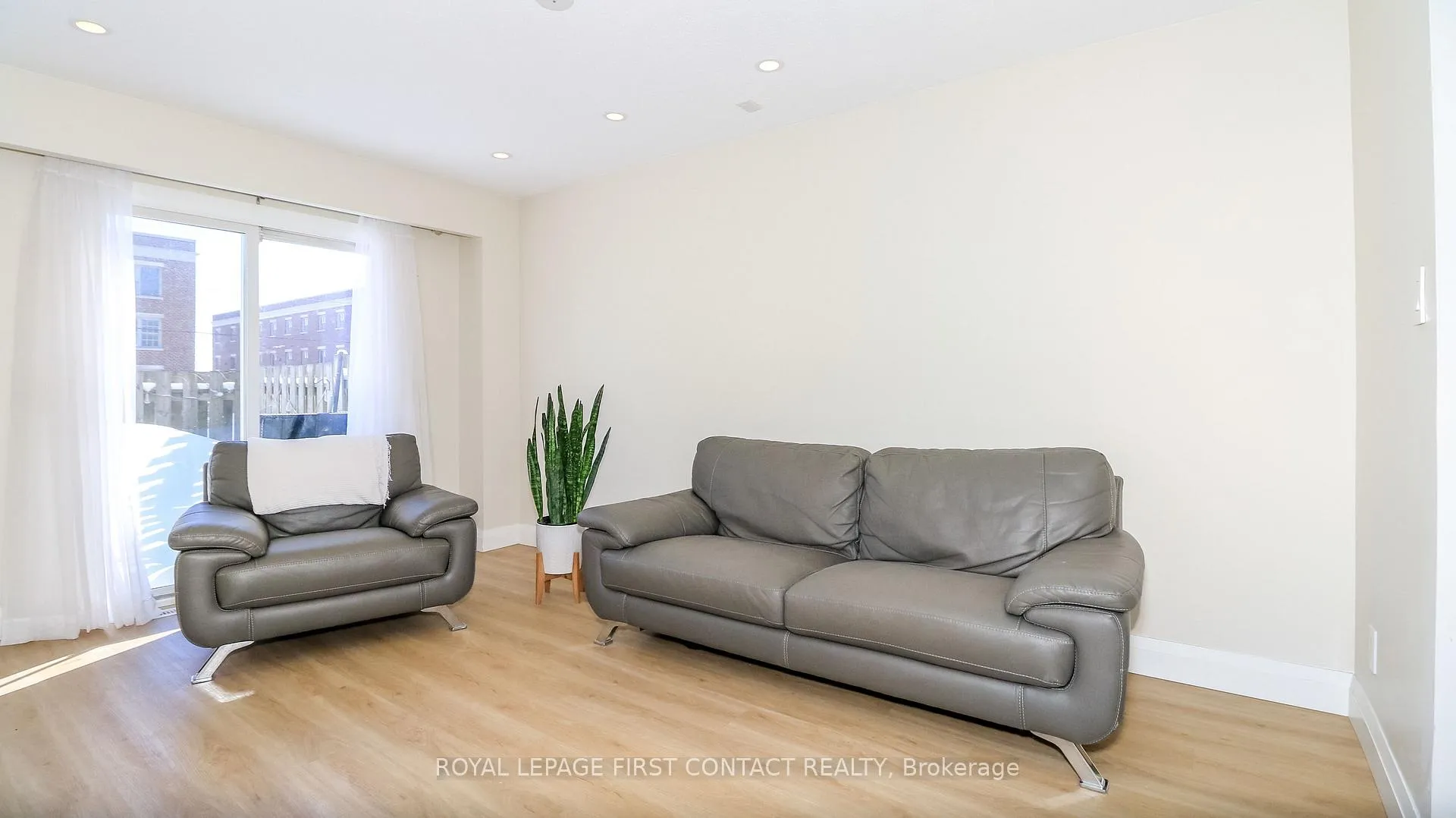 Photo 7 of Unit Unit #10, 261 Rose Street, Barrie, Wellington — HOMEH