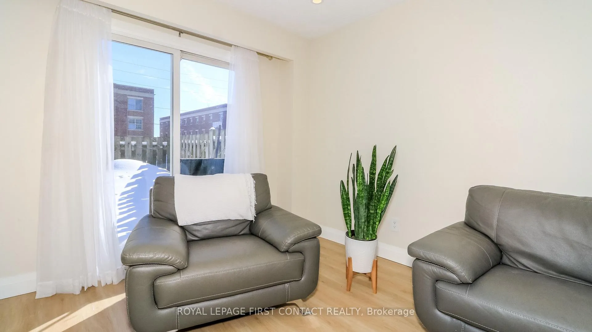 Photo 8 of Unit Unit #10, 261 Rose Street, Barrie, Wellington — HOMEH