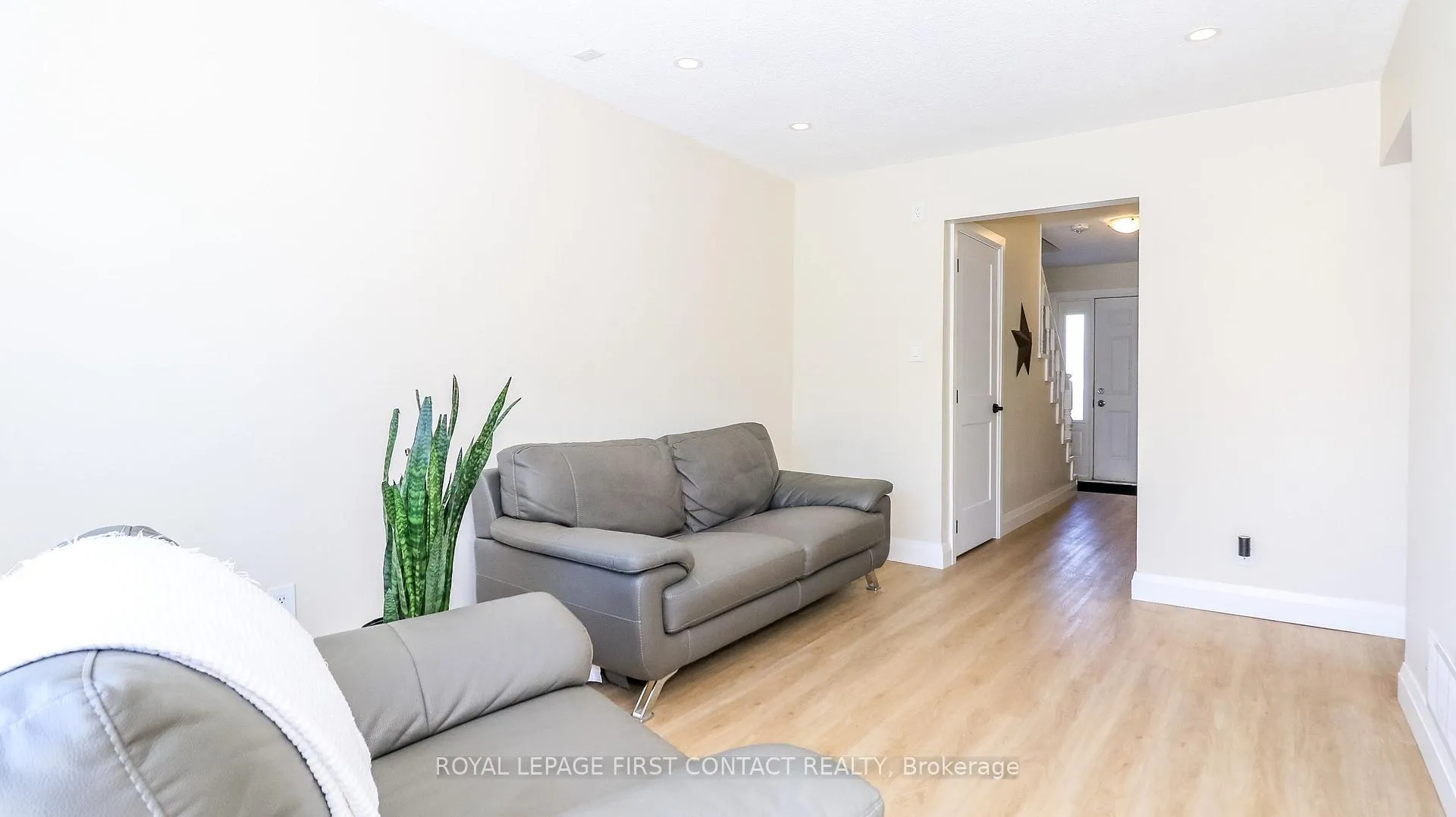 Photo 10 of Unit Unit #10, 261 Rose Street, Barrie, Wellington — HOMEH