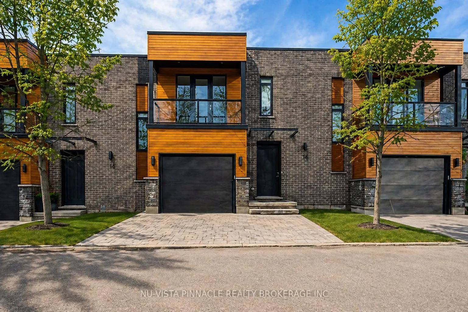 Front of Unit 16, 433 Hyde Park Road