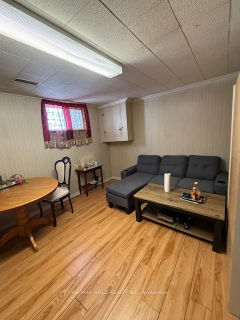 Photo 5 of 101 Silverstone Drive, Etobicoke, Mount Olive-Silverstone-Jamestown — HOMEH