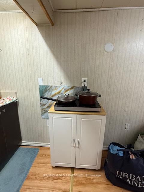 Photo 3 of 101 Silverstone Drive, Etobicoke, Mount Olive-Silverstone-Jamestown — HOMEH
