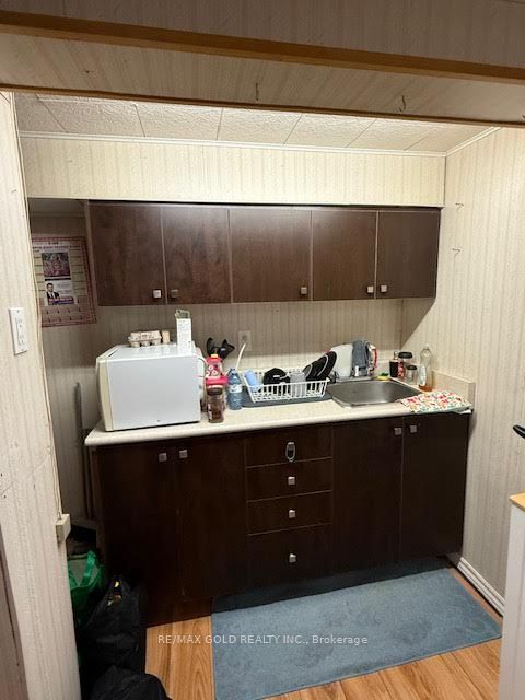 Photo 2 of 101 Silverstone Drive, Etobicoke, Mount Olive-Silverstone-Jamestown — HOMEH