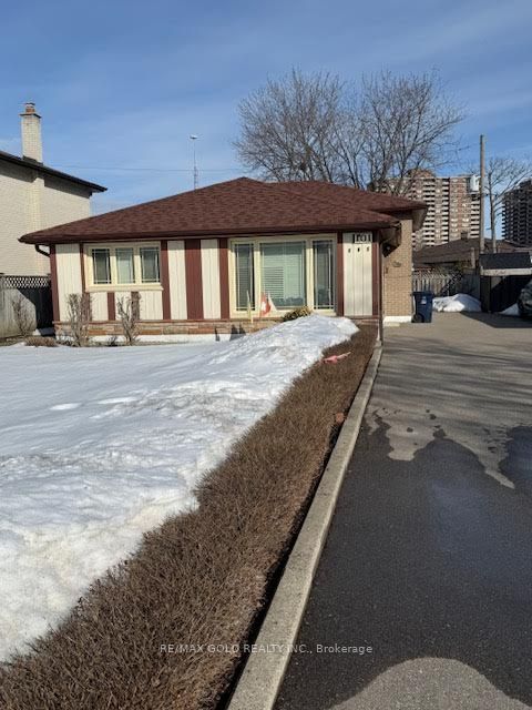 Photo 8 of 101 Silverstone Drive, Etobicoke, Mount Olive-Silverstone-Jamestown — HOMEH