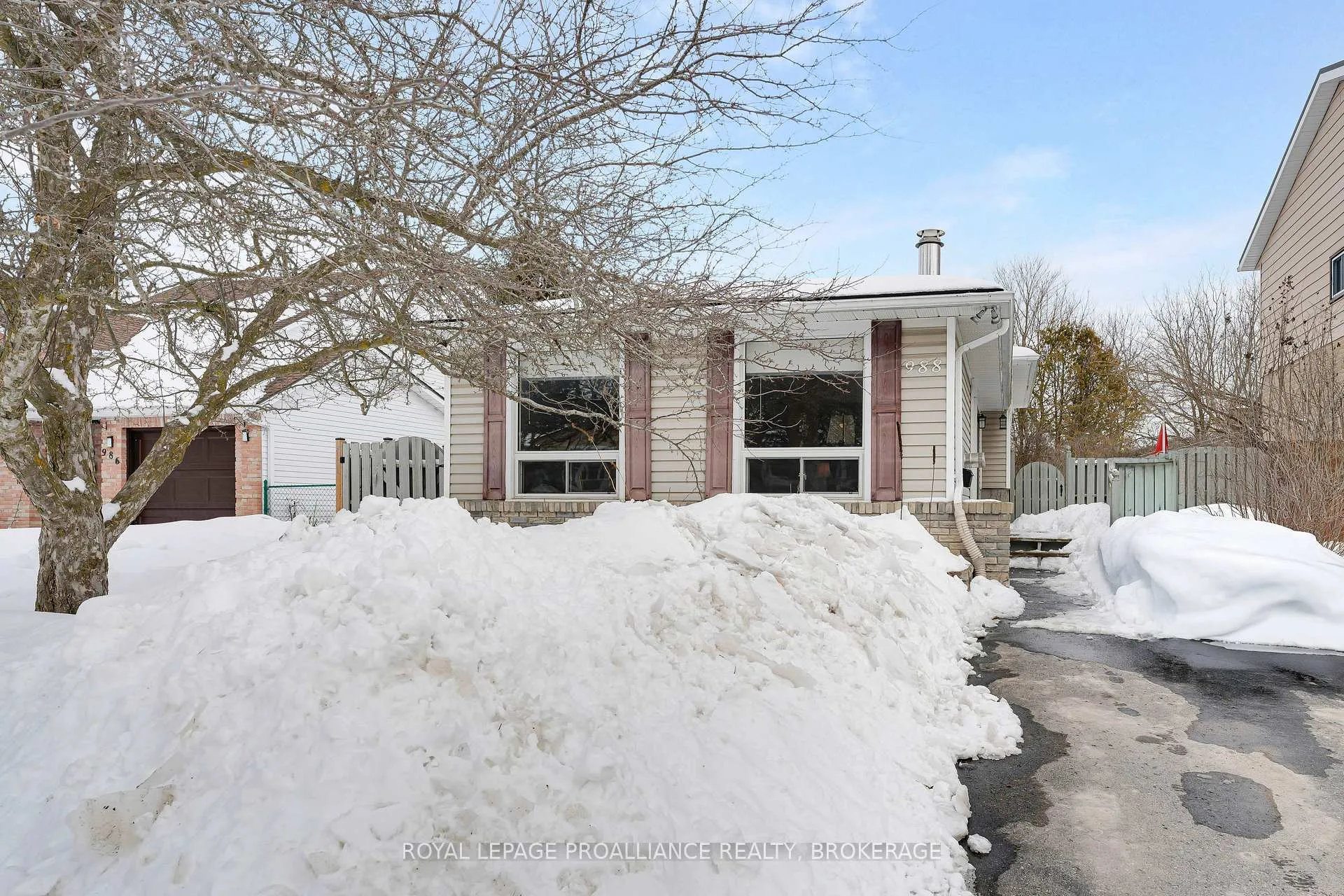 Photo 2 of 988 Pinewood Place, Kingston, City Northwest — HOMEH