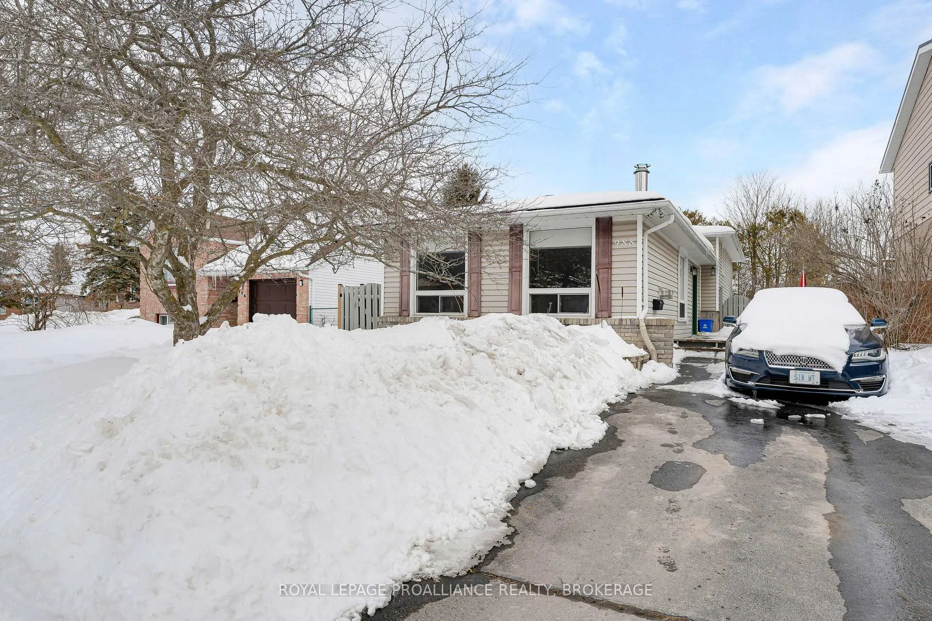 Photo 3 of 988 Pinewood Place, Kingston, City Northwest — HOMEH