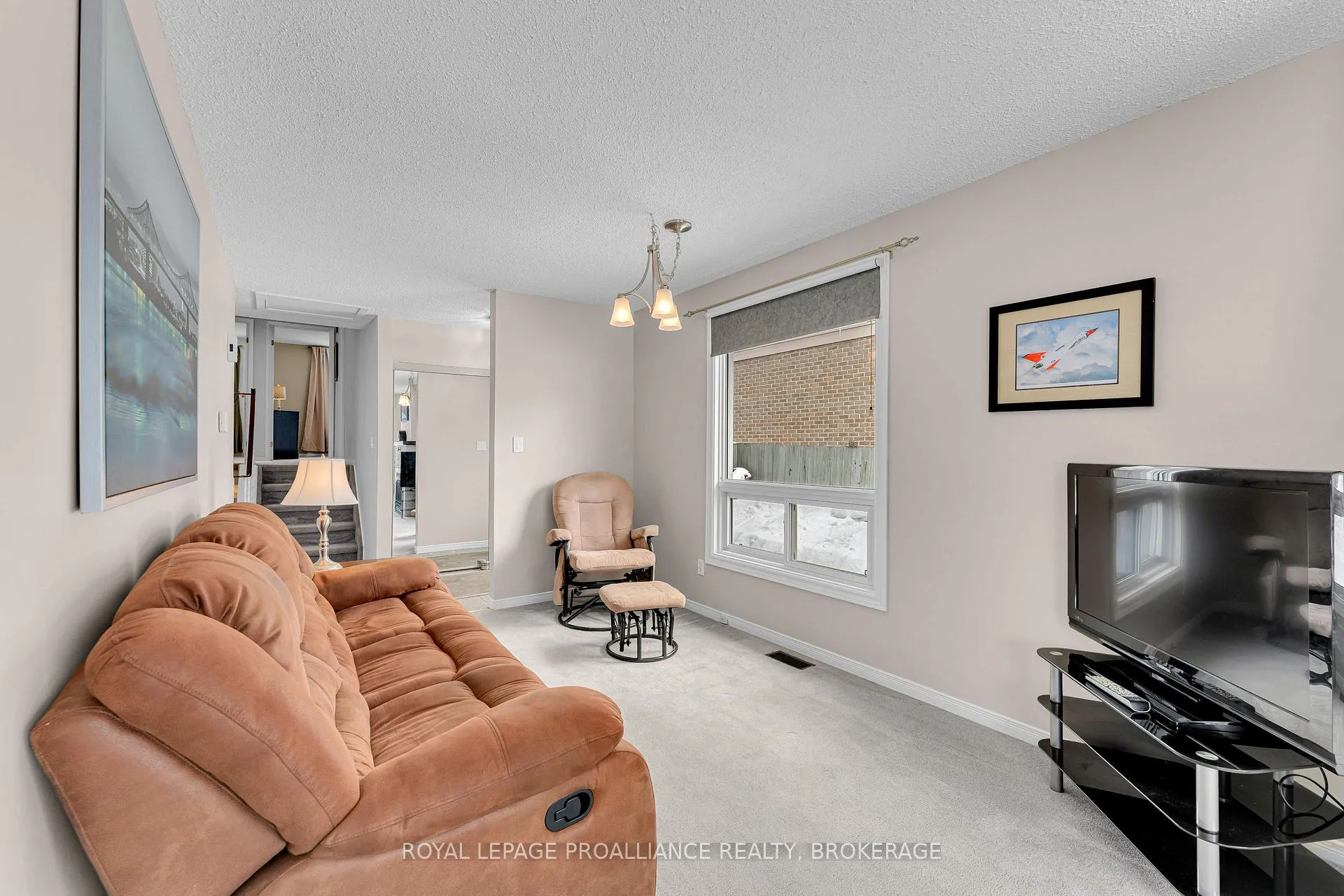Photo 10 of 988 Pinewood Place, Kingston, City Northwest — HOMEH