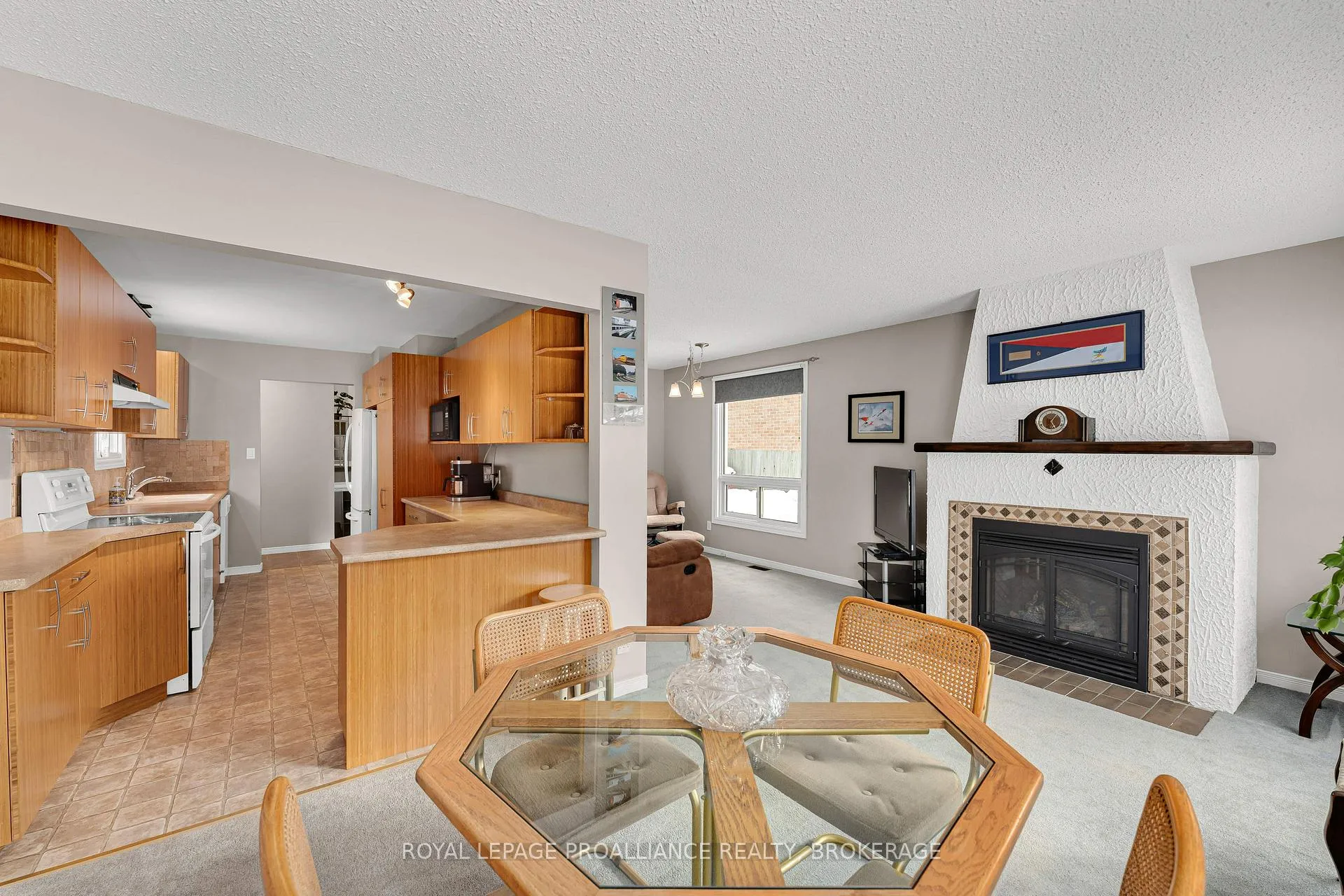 Photo 13 of 988 Pinewood Place, Kingston, City Northwest — HOMEH