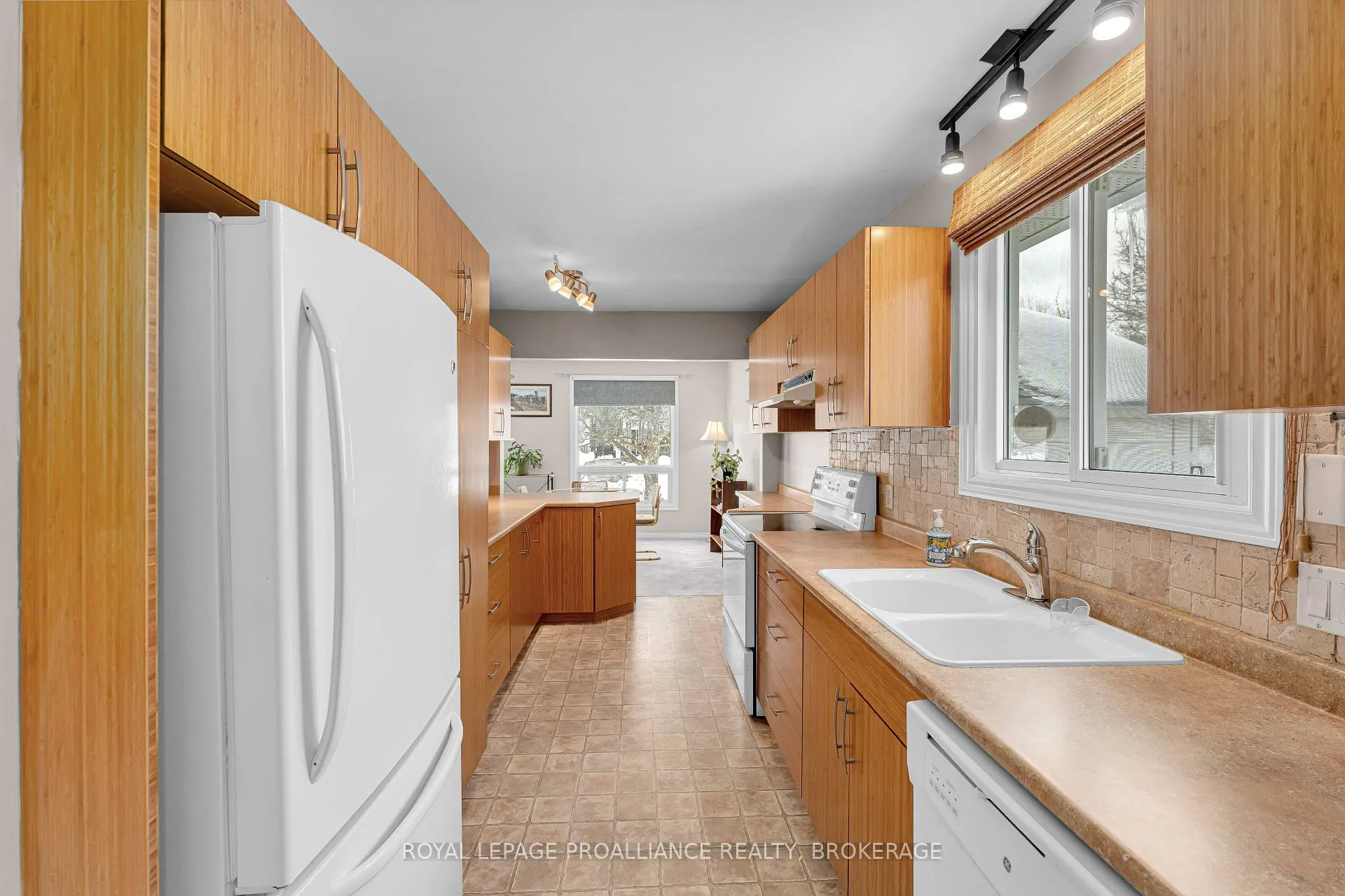 Photo 16 of 988 Pinewood Place, Kingston, City Northwest — HOMEH