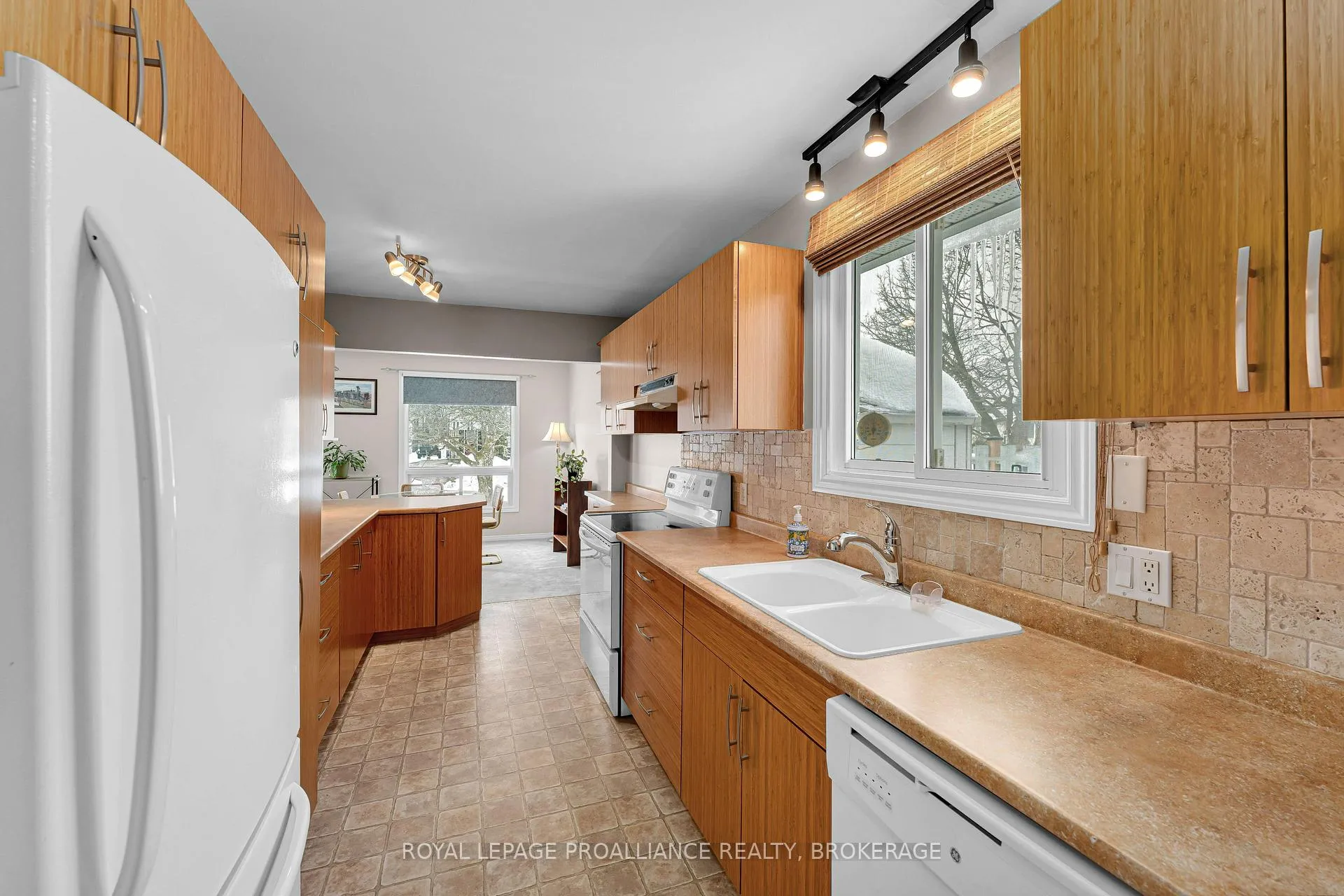 Photo 17 of 988 Pinewood Place, Kingston, City Northwest — HOMEH