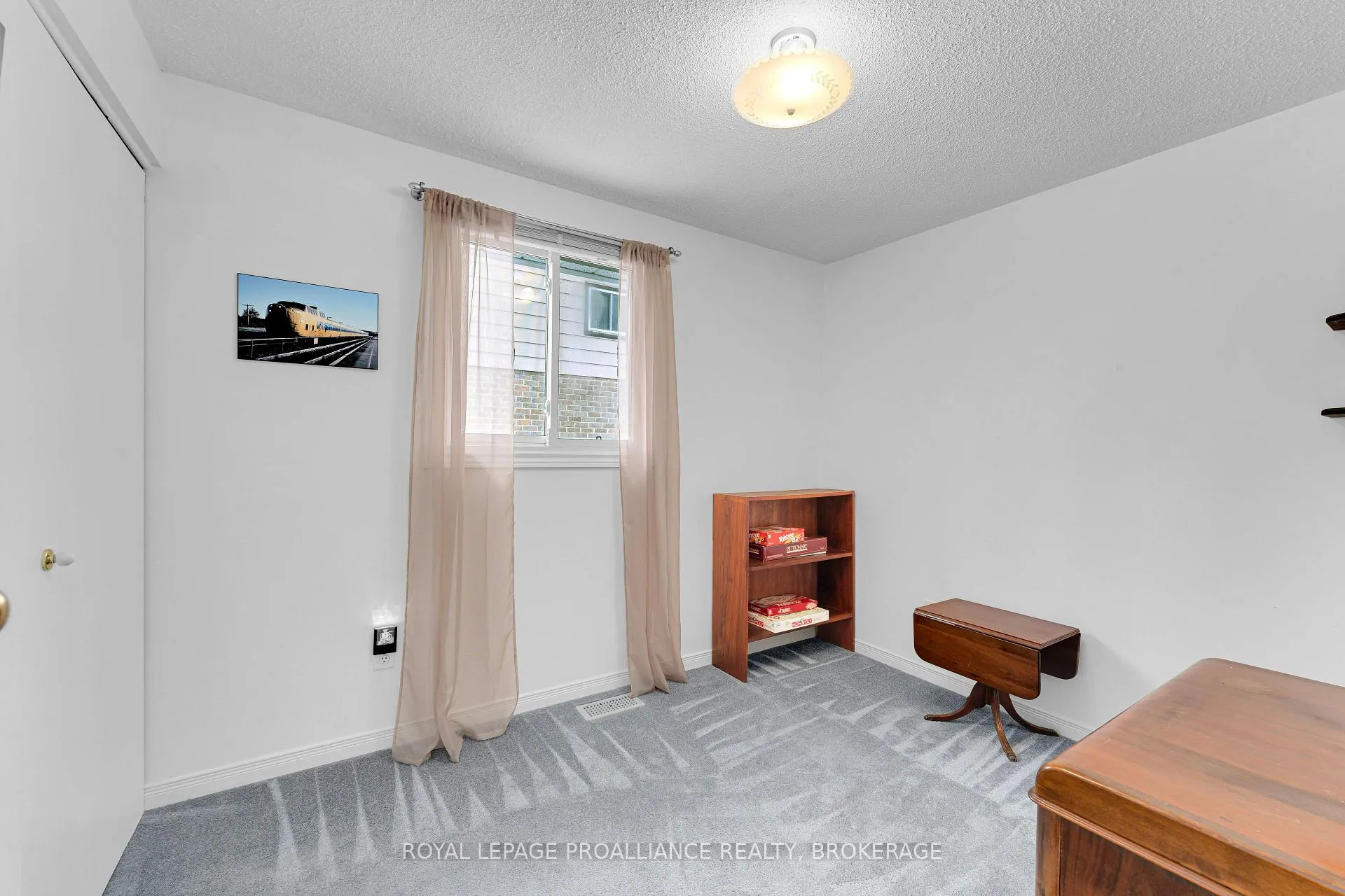Photo 25 of 988 Pinewood Place, Kingston, City Northwest — HOMEH